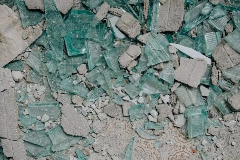 How to Dispose of Broken Glass 2 How to Dispose of Broken Glass