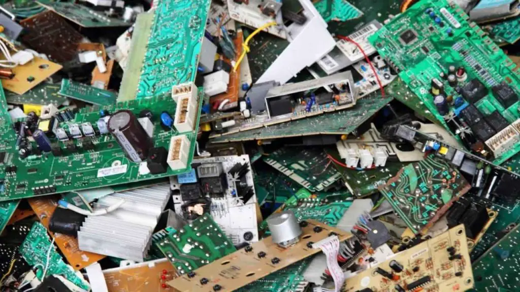 How to Recycle Circuit Boards 2 old circuit boards