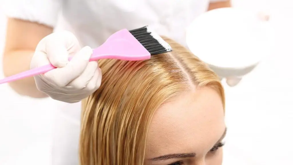 HOW TO DISPOSE OF HAIR BLEACH & OTHER HAIR PRODUCTS 1 bleaching