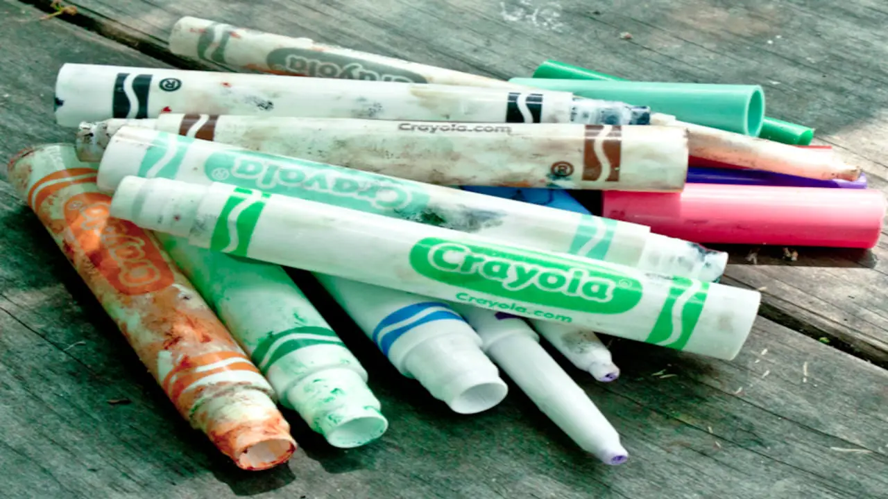 Serene Crayola Recycling Old Markers Abstract in 4K Serene Crayola Recycling Old Markers Abstract in 4K