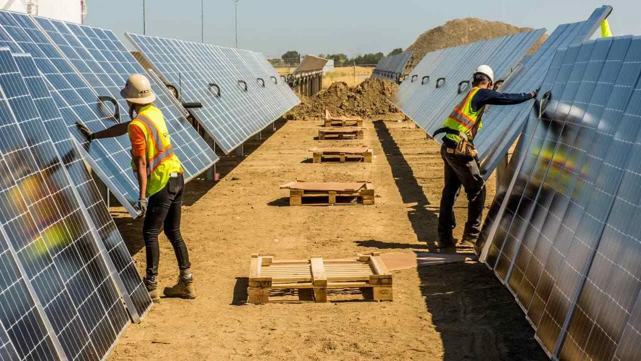 How to Dispose of Solar Panels [6 Optimal Ways]