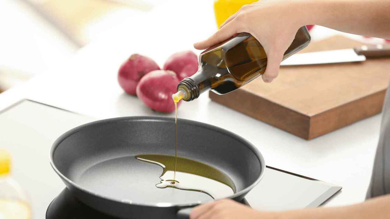 How to Dispose of Vegetable Oil [5 Best Options To Consider]