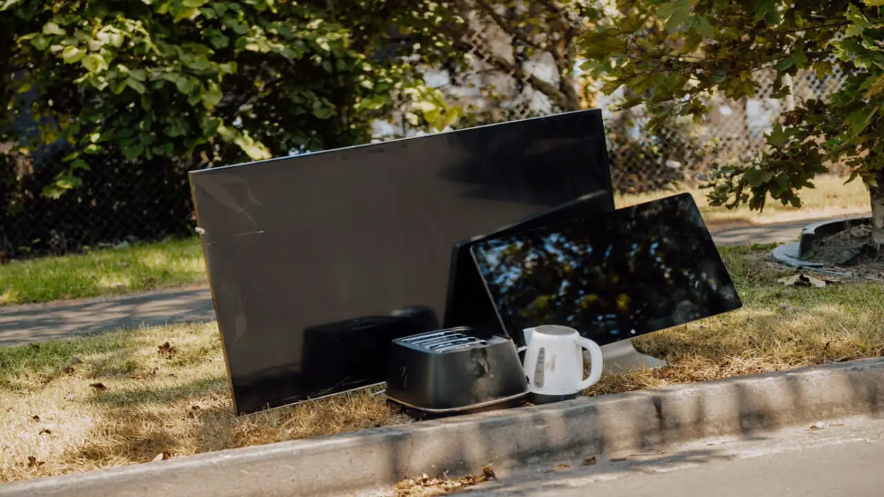How to Dispose of Plasma TV [8 Best Ways]